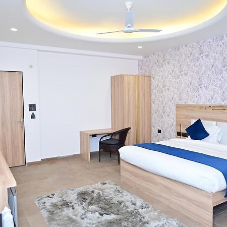 The Dwelling Inn Greater Noida Esterno foto