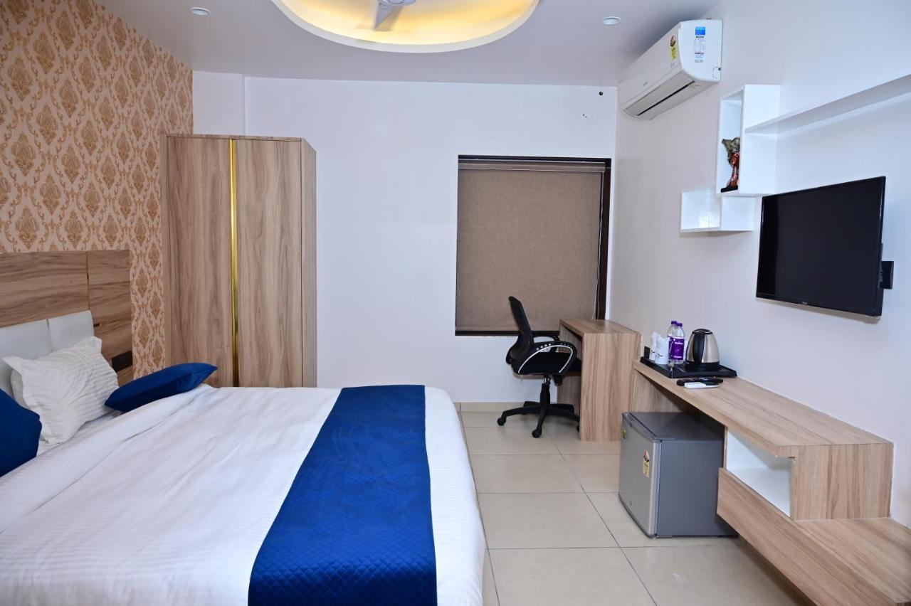 The Dwelling Inn Greater Noida Esterno foto