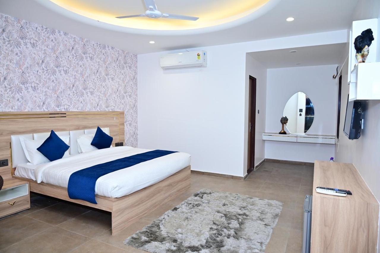 The Dwelling Inn Greater Noida Esterno foto