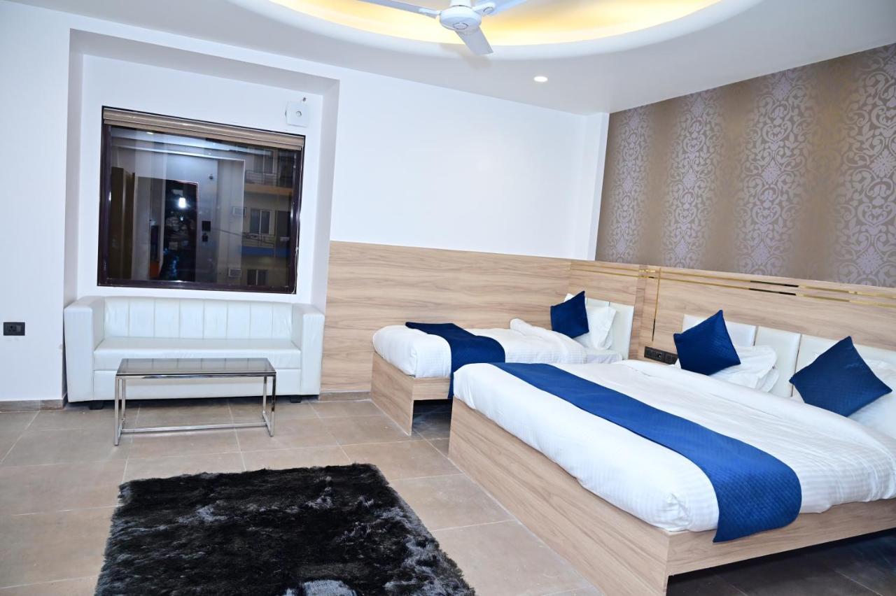 The Dwelling Inn Greater Noida Esterno foto