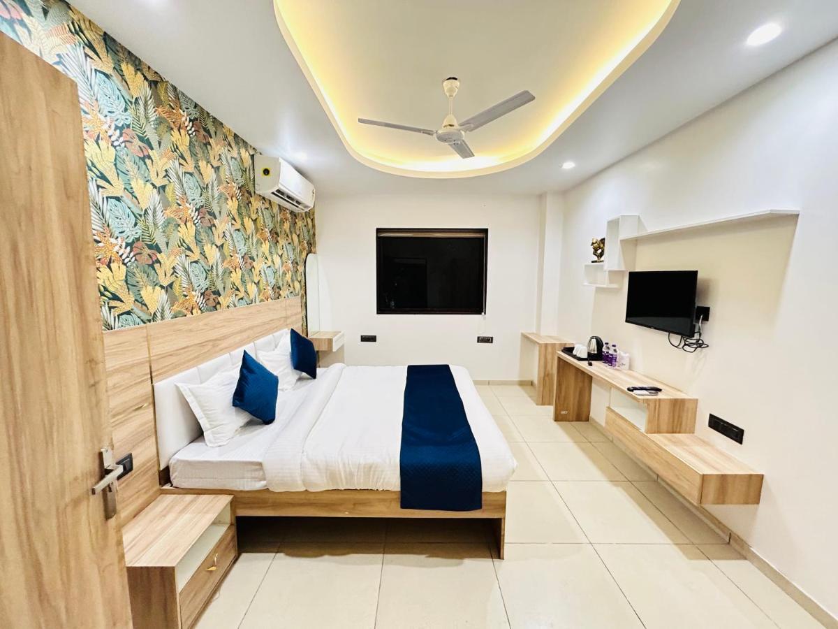 The Dwelling Inn Greater Noida Esterno foto