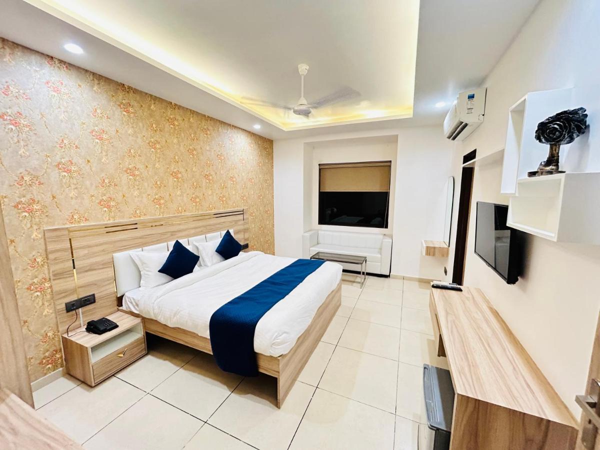 The Dwelling Inn Greater Noida Esterno foto