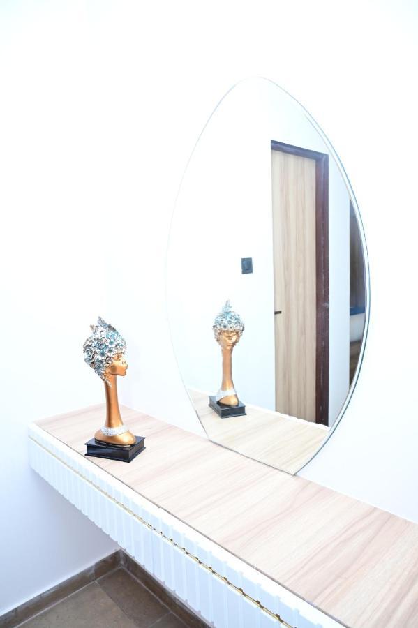 The Dwelling Inn Greater Noida Esterno foto