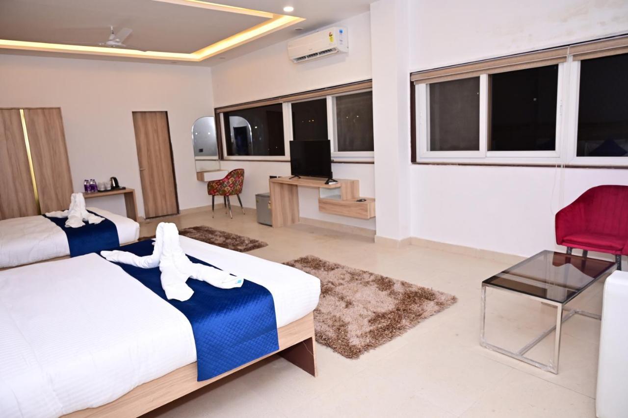 The Dwelling Inn Greater Noida Esterno foto