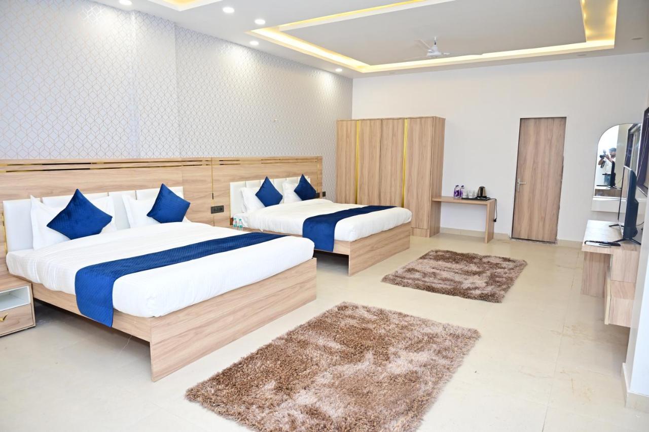 The Dwelling Inn Greater Noida Esterno foto
