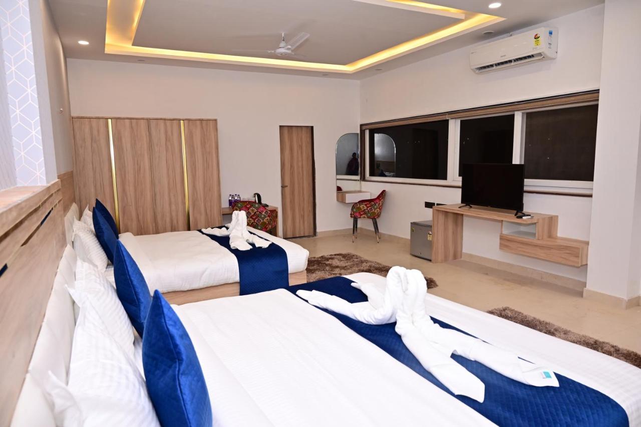 The Dwelling Inn Greater Noida Esterno foto