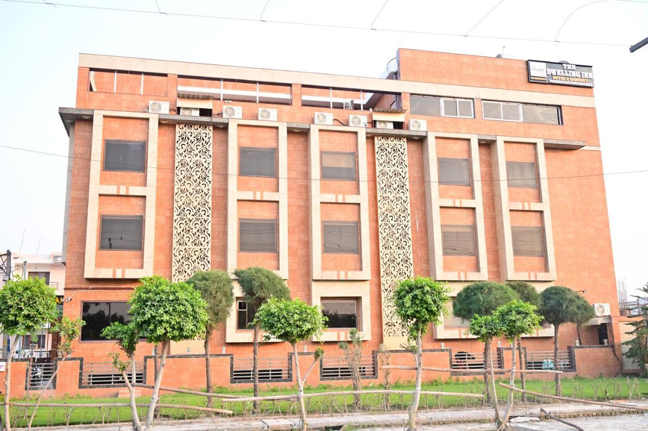 The Dwelling Inn Greater Noida Esterno foto