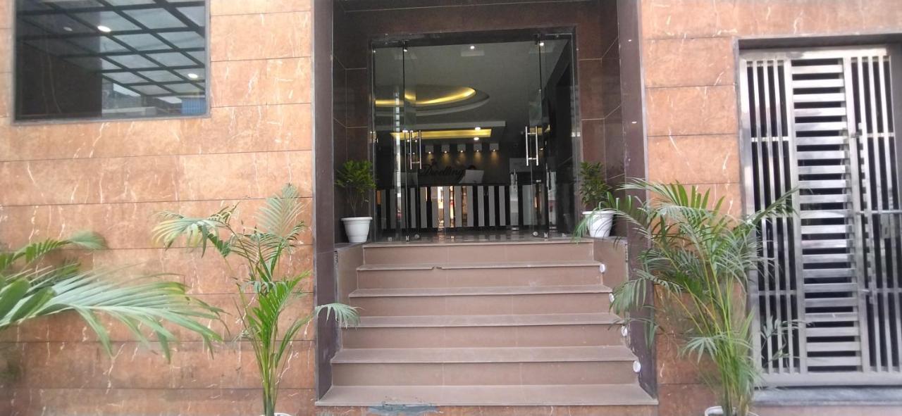 The Dwelling Inn Greater Noida Esterno foto