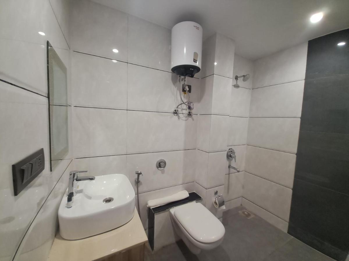 The Dwelling Inn Greater Noida Esterno foto