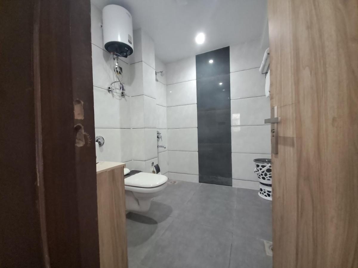 The Dwelling Inn Greater Noida Esterno foto