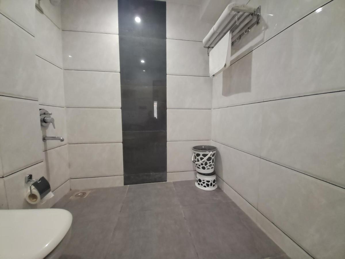 The Dwelling Inn Greater Noida Esterno foto