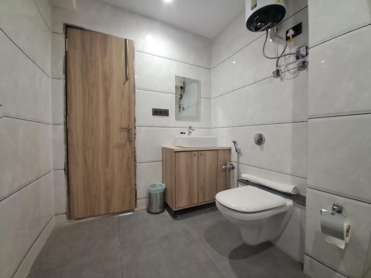 The Dwelling Inn Greater Noida Esterno foto